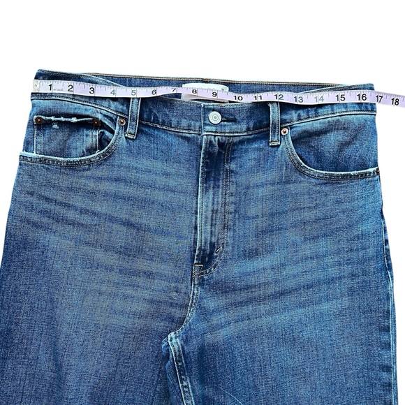 Abercrombie & Fitch - High Rise Mom Jean - Size 31 - Picture 14 of 15